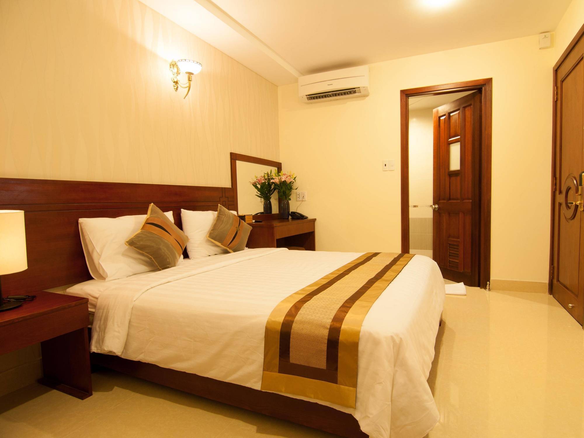 Valentine Hotel Saigon - Bùi Viện Street Thành Pho Ho Chí Minh Esterno foto